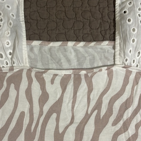 Women’s eyelet flutter-sleeve top - Picture 4 of 10